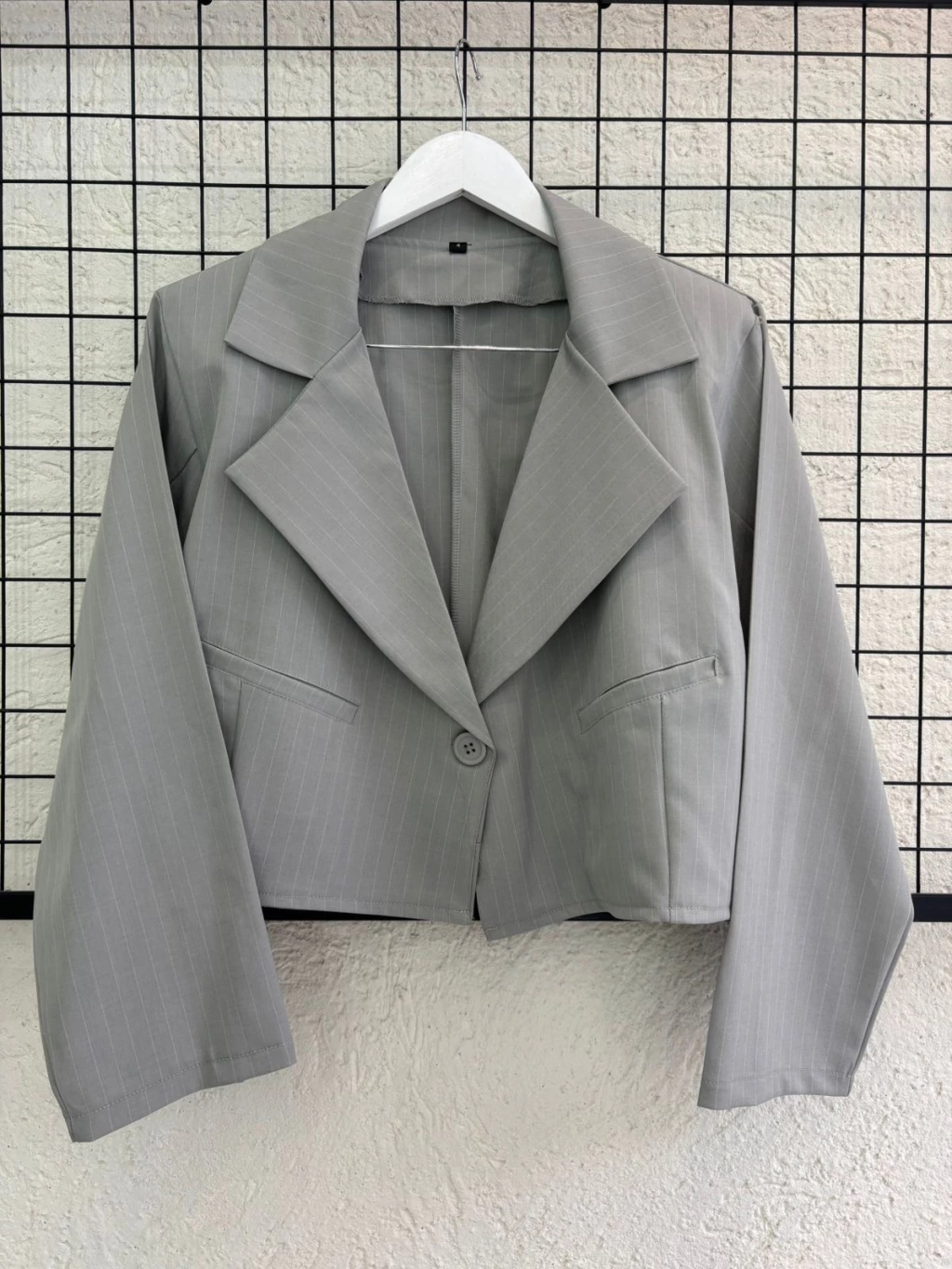 BLAZER CORTO A RAYAS - GRIS
